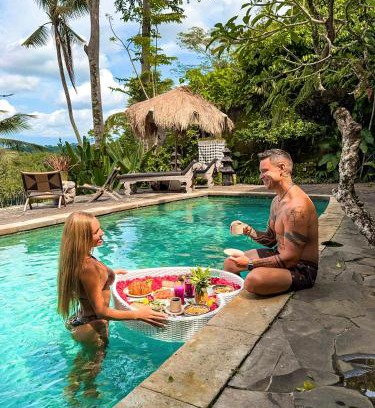 Sayan Bed & Breakfast | Oceanfront Bali Maison: 4-Star Stay with Spa & Pool
