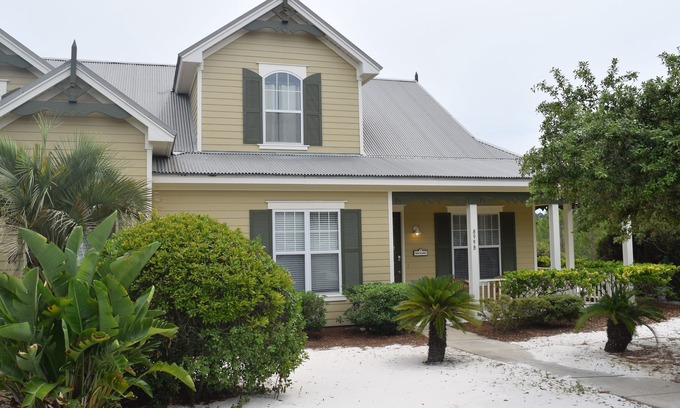 Fort Morgan Cottage | Balise du Lumiere: Oceanfront 3BR Cottage with Pool