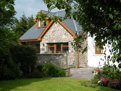 North Cornelly Bed & Breakfast | Cozy Ballas Farm Country Guest House with Family-Friendly Dining