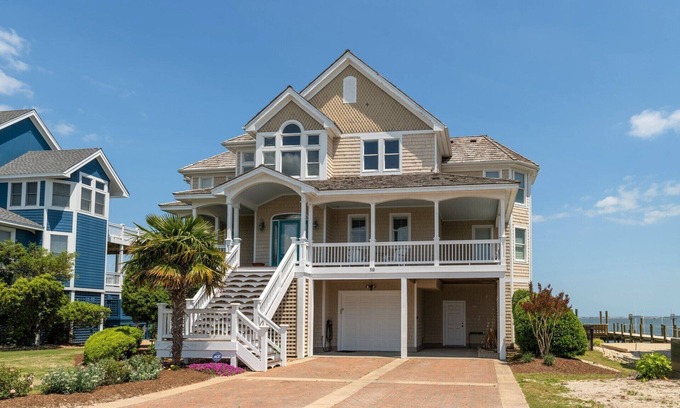 Manteo House | Ballast Point 50: Guest Rated 9.8 with Oceanfront Bliss