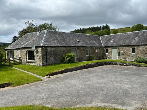Pitlochry House | Discover Ballinduin Bothy: Family-Friendly Retreat Awaits