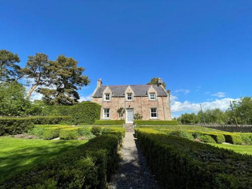 Dornoch Apartment | Discover Balloan Cottage: 4-Star Family-Friendly Retreat