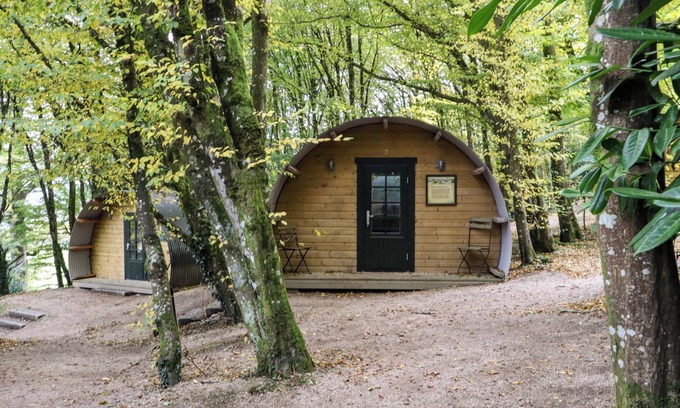 Barranisky Cottage | BALLYBEG POD 4, romantic, with hot tub in Tinahely, County Wicklow