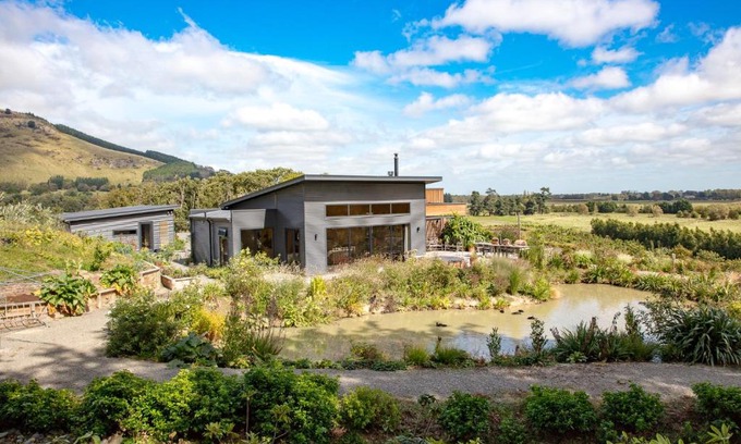 Tai Tapu Bed & Breakfast | Discover Ballymoney Cnoc: 4-Star Family-Friendly Retreat
