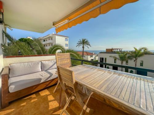 Sitges Apartment | Relax at Balmins Surf: Family-Friendly with a Pool