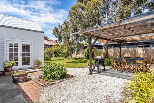 Kingston Beach House | Seaside Bliss at Balmoral Cottage - A Family-Friendly Retreat