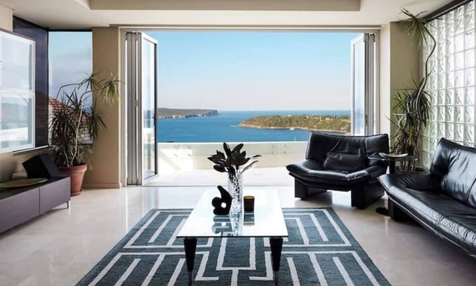 Mosman Villa | Balmoral Mansion with Pool. Located near Balmoral Beach. Sauna, Jacuzzi and Gym
