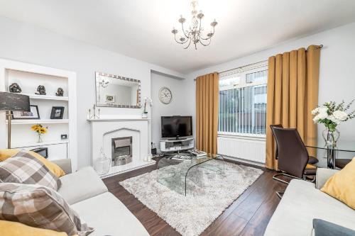Falkirk House | Balmoral Residence: Family-Friendly Stay Near Edinburgh & Glasgow