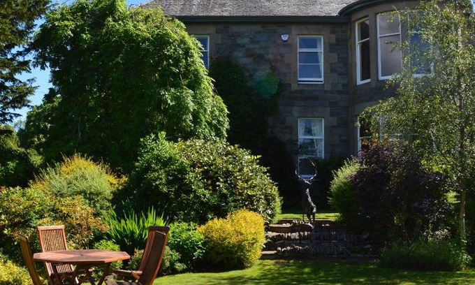 Aberfeldy House | Elegant Balnearn House: Guest Rated 9.4 with Breakfast