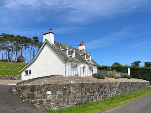 Ballantrae House | Discover Balnowlart Lodge: 4-Star Pet-Friendly Retreat