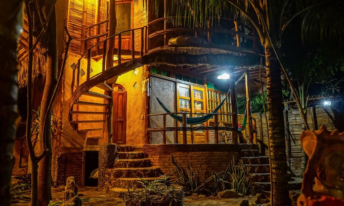 Montanita Hotel | Balsa Surf Camp by Rotamundos