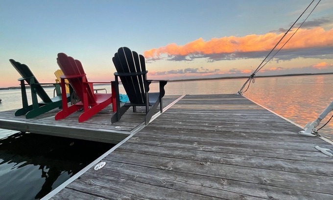 Victoria Road Cottage | Balsam Lake Getaway: Waterfront Retreat in the Kawarthas