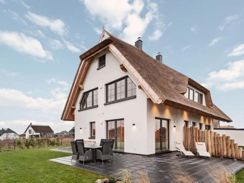 Dranske House | Serene Baltic Sea View: Family-Friendly Holiday Residence