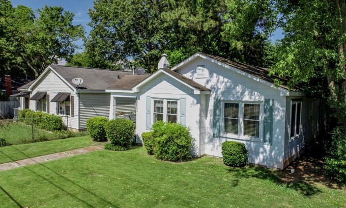 Forest Lake House | Family-Friendly Bama Bungalow with Kitchen Amenities