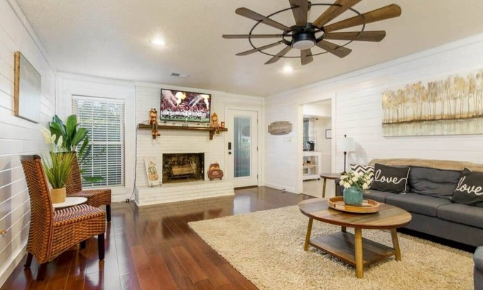 Northport House | Unbeatable Bama Ranch: Ideal for Game Day Getaways