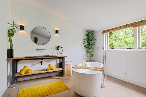 Bentveld Apartment | Bamboe Suite: Family-Friendly Getaway with Great Ratings