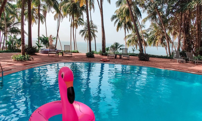 Siridao Hotel | Beachfront Bambolim Beach Resort with Pool and Spa Access
