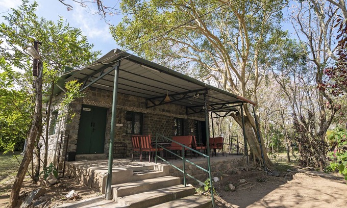 Masinagudi House | Explore Bamboo Banks: Family-Friendly with Pool & Breakfast