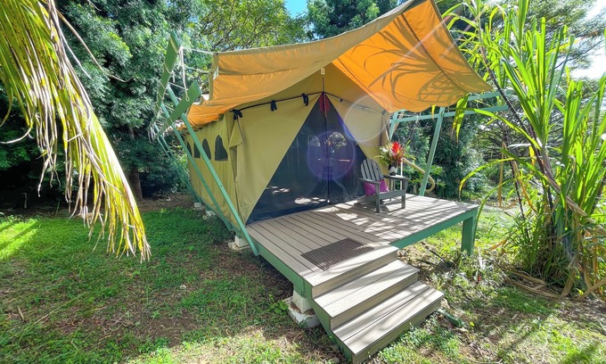 Kealakekua Apartment | Relaxing Bamboo Canopy with Spa and Shared Facilities