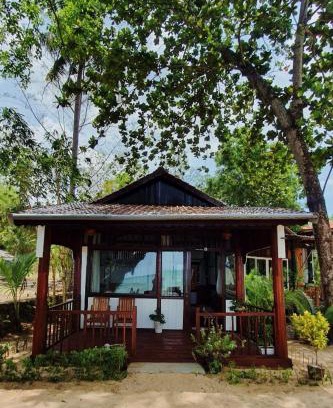 Cua Can Village Resort | Inviting Bamboo Cottages: Oceanfront Retreat with Pool