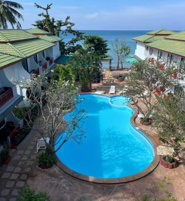Ko Chang Hotel | Relaxing Bamboo @ Koh Chang with Oceanfront Pool Access