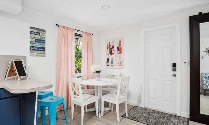East Naples House | Beachside Retreat: Bamboo Oasis Near Ocean & Downtown