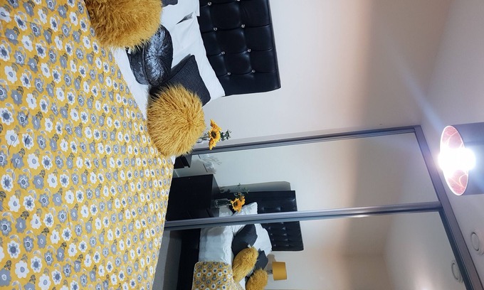 Salford Apartment | Elegant Bambz Apartment with Spa and Breakfast Included
