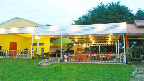 Tha Khoei Resort | Inviting Stay at Ban Tonnam Resort with Pool & Restaurant
