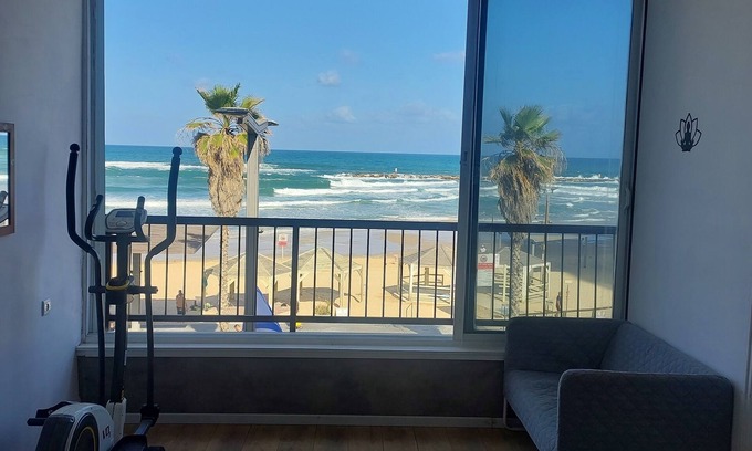 Kerem HaTeimanim Apartment | Relax at Banana Beach Front Aparthotel TLV - 3BR Retreat