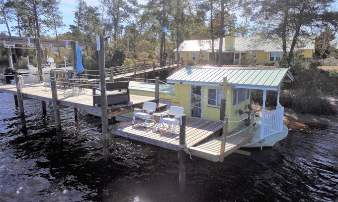 Carrabelle Boat Rental | Unforgettable Stay at Banana Boat on Carrabelle River