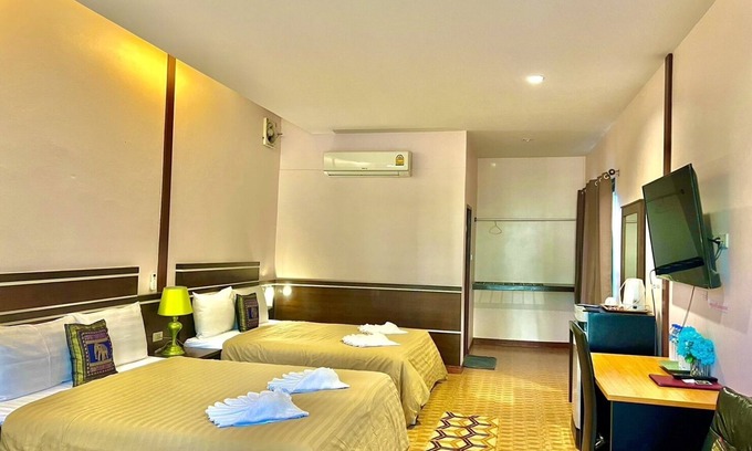 Chumphon Hotel | Family-Friendly Banana Place Resort with Breakfast Included