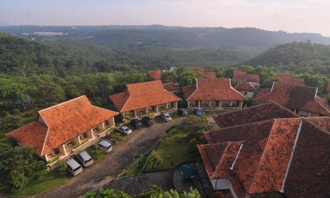 Ambarawa Villa | Experience Comfort at Banaran 9 Resort Hotel