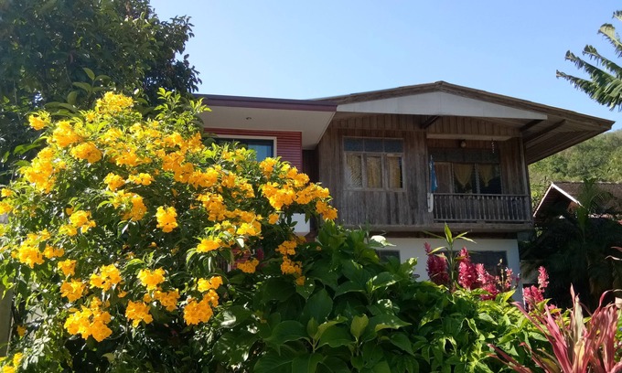Kamlon House | Inviting Banchomchan: Family-Friendly with Pool & Dining