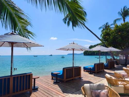 Wichit Hotel | Relax at Bandara Phuket Beach Resort with Oceanfront Pools