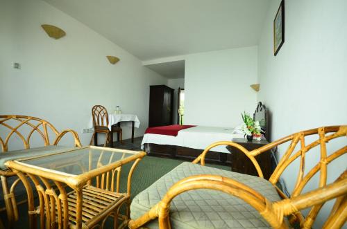 Bandipur Resort | Cozy Bandipur Mountain Resort: Family-Friendly Retreat