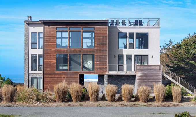 Bandon House | Bandon Beachfront Escape - Golf - Views - Luxe
