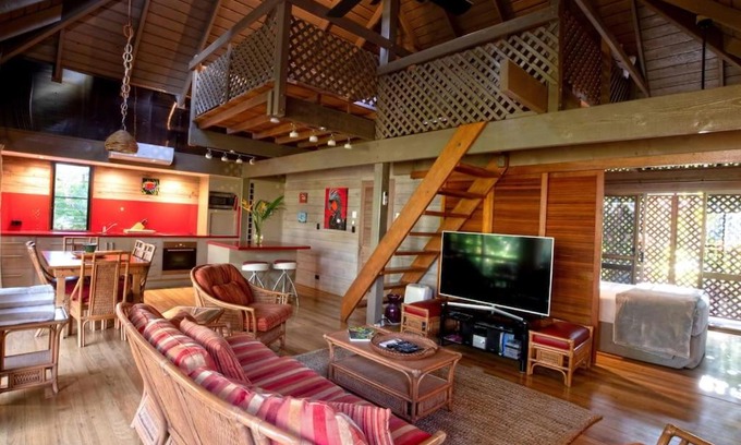 Mission Beach House | Beachfront Bungalow with Pool and Ocean Views at Banfield No 2