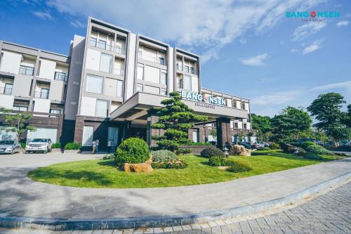Le Thuy Resort | Relax at Bang Onsen Spa & Resort with Pool and Hot Tub