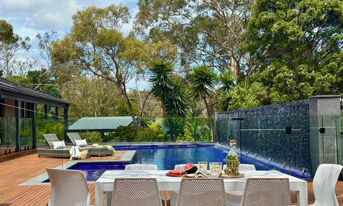 Frankston South House | Bangalay Palms 4BR with Pool