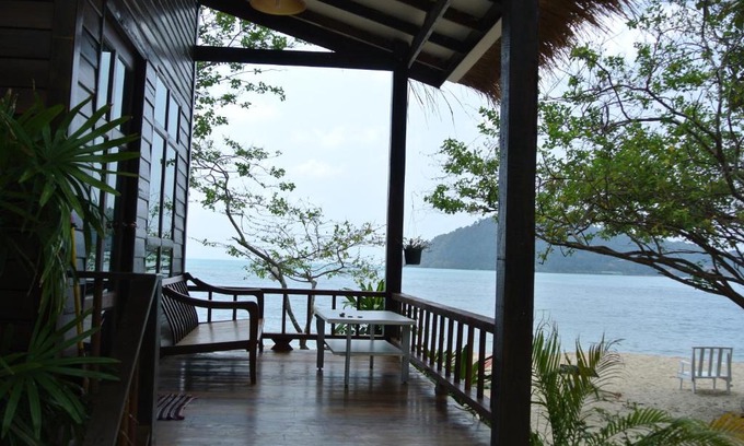 Khong Koi Beach Bed & Breakfast | Beachfront Bliss at Bangbaobeach Resort - Rated 9.1/10