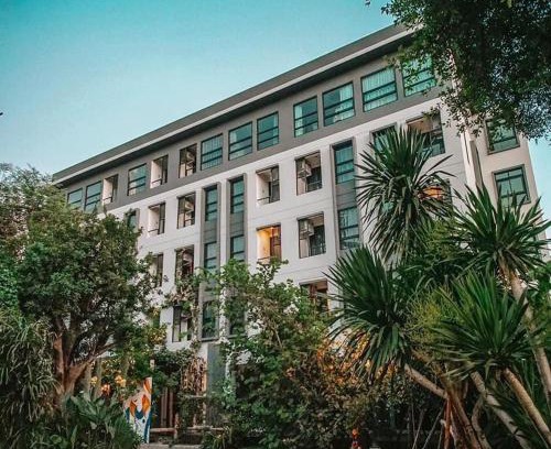 Thung Phaya Thai Hotel | Relax at Bangkok Oasis Hotel with Family-Friendly Amenities