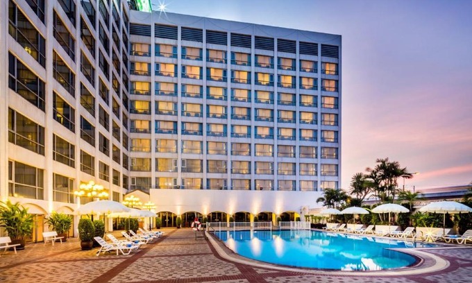 Makkasan Hotel | Experience Elegance at Bangkok Palace Hotel with Ocean Views