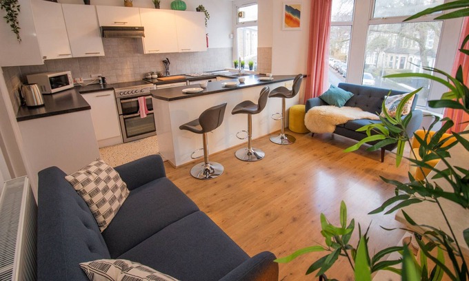Roath Apartment | Bangor Street Lofts (Sleeps 9)