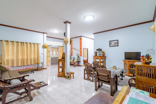 Phongprasan Villa | Family-Friendly Retreat at Bangsaphan Paradise Green House