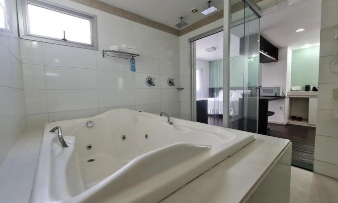 Sao Luiz Apartment | Relax in a Hot Tub by Lagoa da Pampulha - 9/10 Rated
