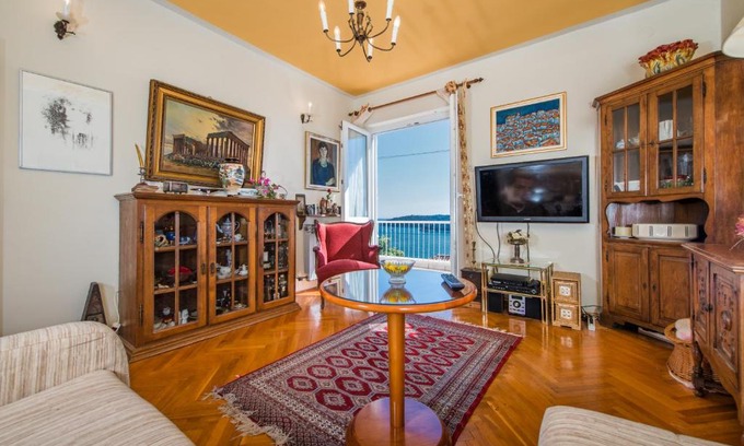 Ploce Apartment | Perfect Stay at Banje Beach: Family-Friendly Reviews 10/10