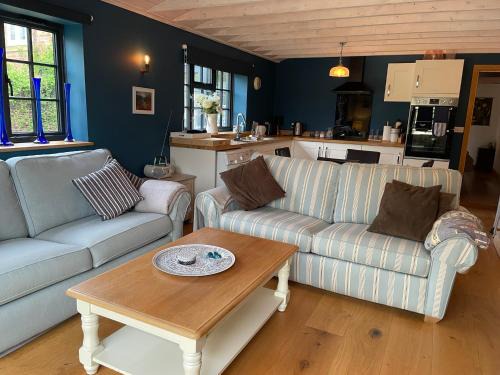 Great Wolford Apartment | Intimate Bank Studio: Cozy Cotswolds Retreat for Two