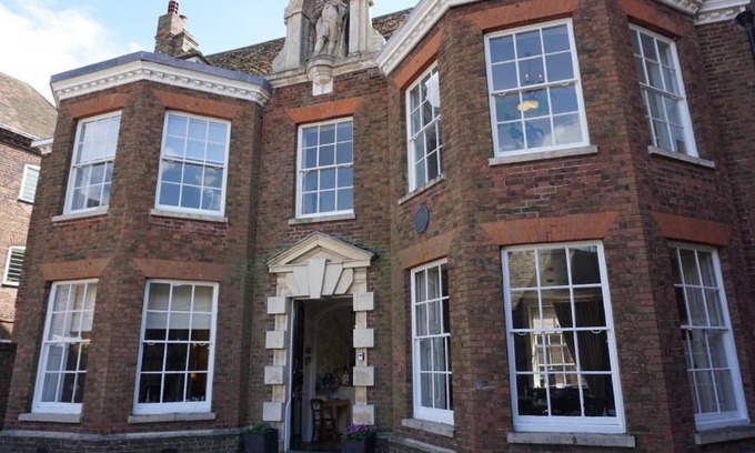King's Lynn Hotel | Pet-Friendly Getaway at Bank House – Rated 9/10 by Guests