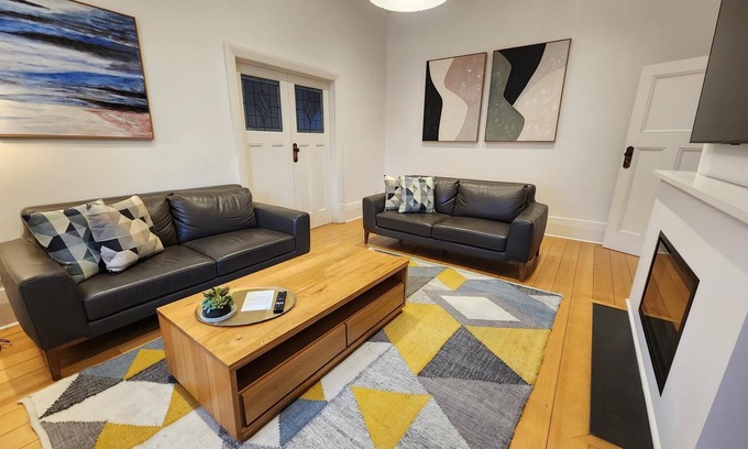 Semaphore House | Elegant Bank Manager's Residence with Spa and Hot Tub