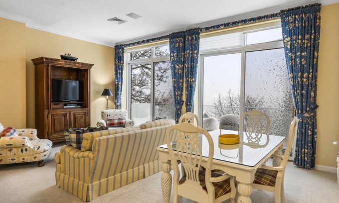 Harbor Springs Condo | Elegant Bay View Penthouse Suite with Full Amenities